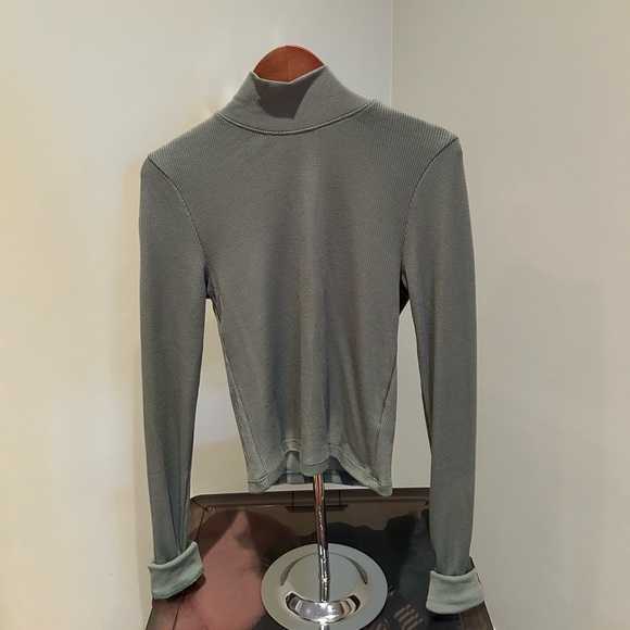 Top - Picture 4 of 6